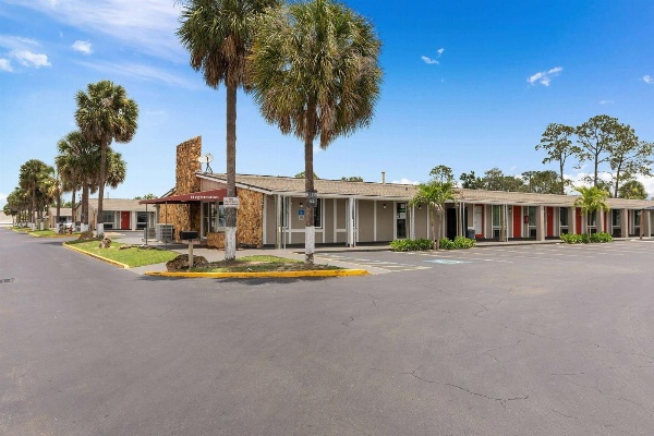 Super 8 by Wyndham Kissimmee-Orlando Main image